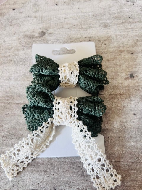 Green & Cream Lace Bows